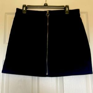 NWOT SO Womens Corduroy Black Mini Skirt Front Zip, Front / Back Pockets Size 11
